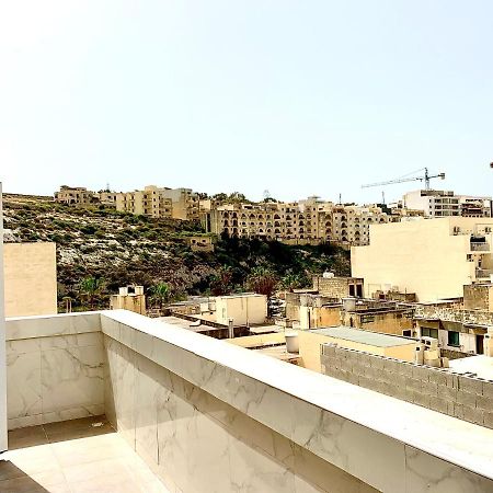 Private Bedroom With Balcony In A Shared Apartment At The Bay Of Xlendi Exteriör bild
