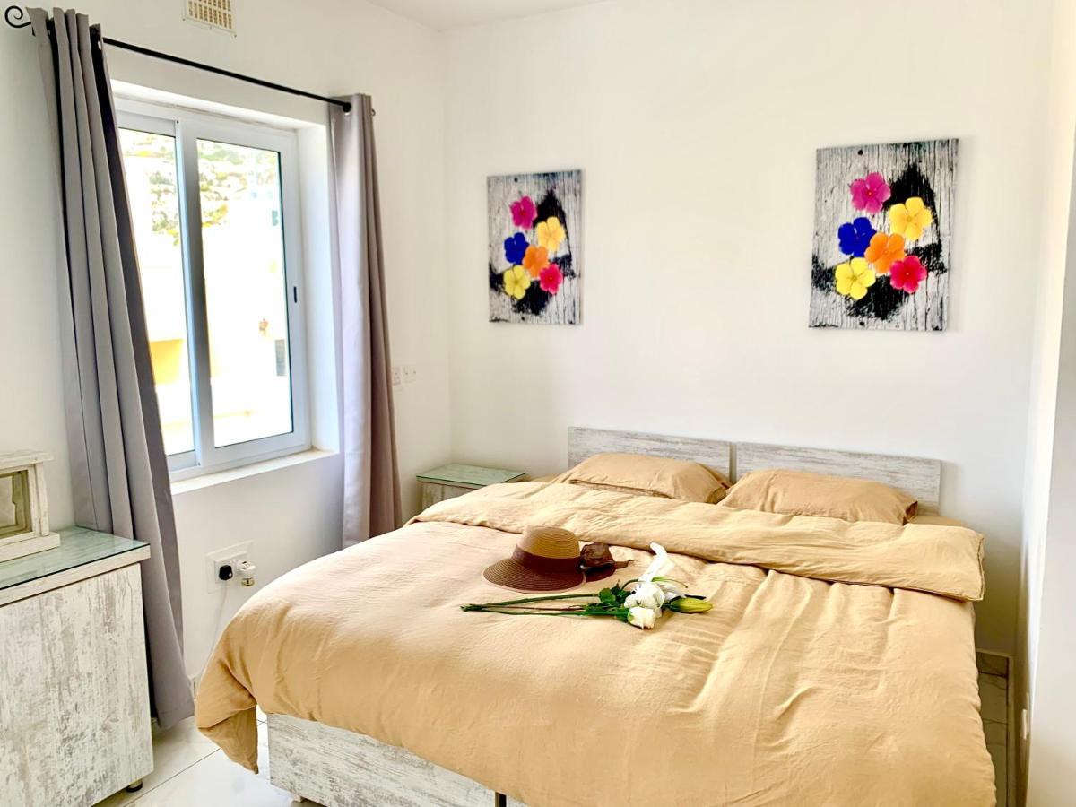 Private Bedroom With Balcony In A Shared Apartment At The Bay Of Xlendi Exteriör bild