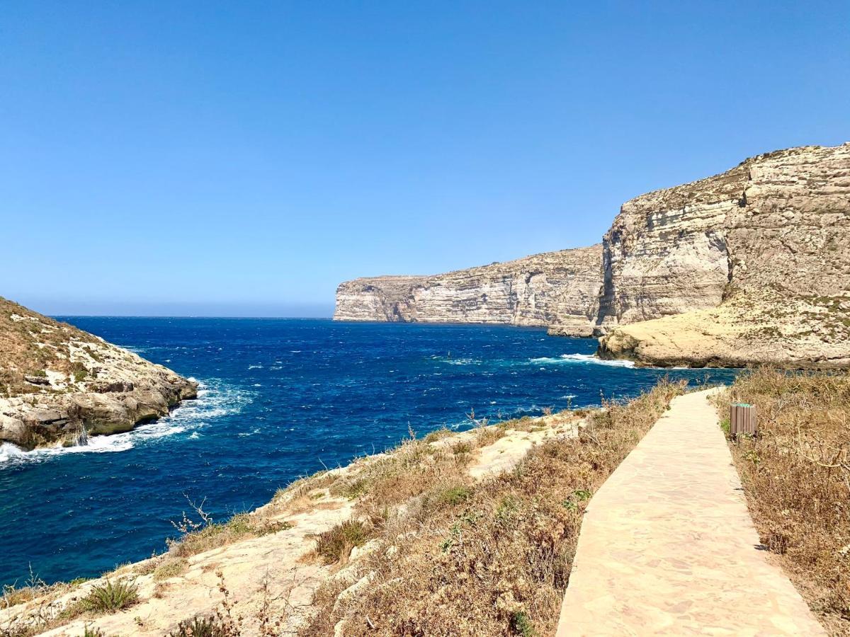 Private Bedroom With Balcony In A Shared Apartment At The Bay Of Xlendi Exteriör bild